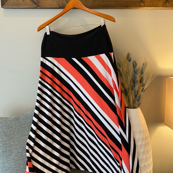 X-Two- Skirt and Tank Combo Size 12 - Picture 4 of 5